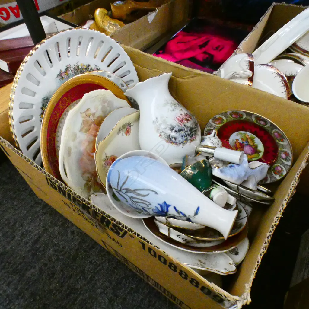 BOX LOT ASST. CHINA INCL. ROYAL COPENHAGEN VASE H.185mm Image 1++