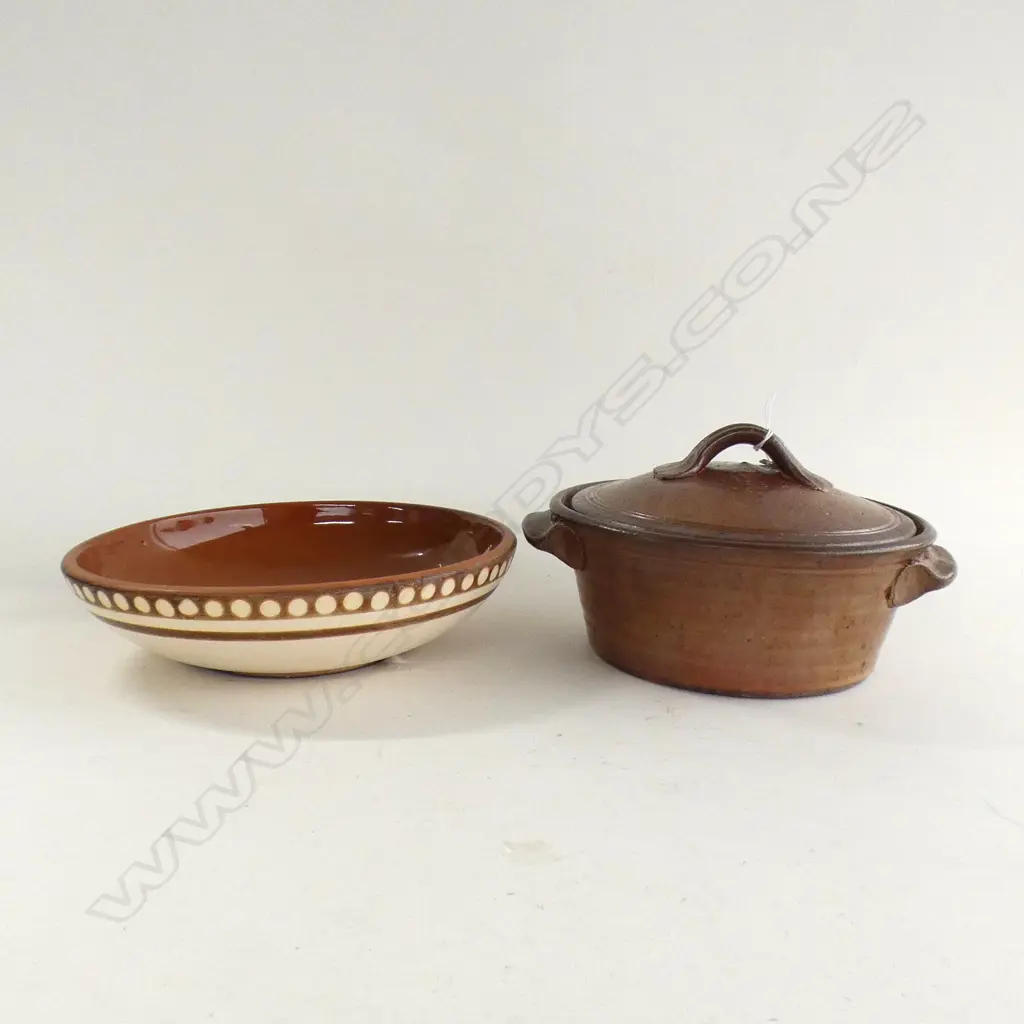 PERU DISH AND HILLSIDE LIDDED CASSEROLE Image 1++