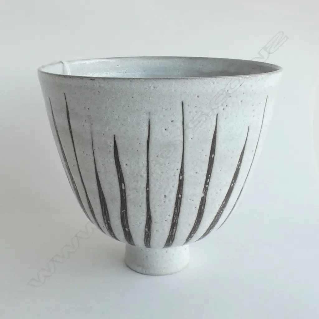 STUDIO POTTERY VASE MARKED 'SL' H.145mm Image 1++