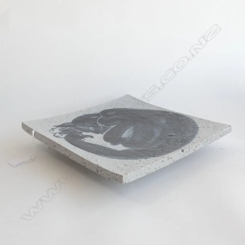 WENDY IN CAT PLATE 230mm sq (REPAIRED) Image 1++