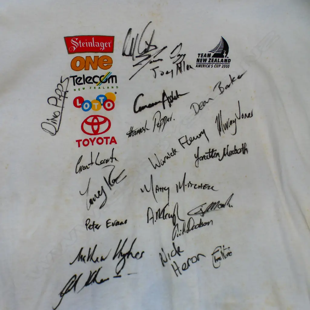 SIGNED TEAM NZ AMERICAS CUP 2000 T-SHIRT  Image 1++