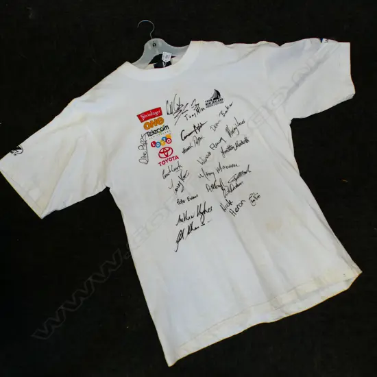 SIGNED TEAM NZ AMERICAS CUP 2000 T-SHIRT 
