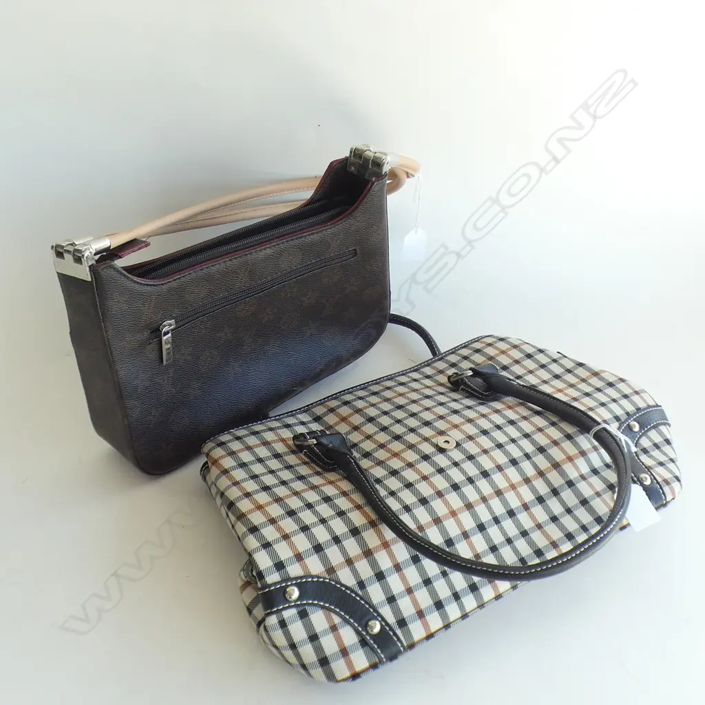 2 FAKE DESIGNER BAGS; LOUIS VUITTON & BURBERRY Image 1++