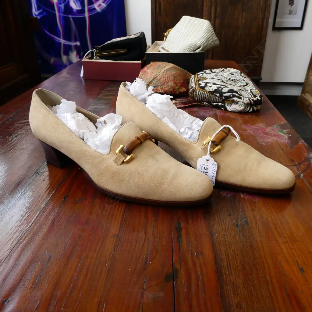 VINTAGE GUCCI SUEDE AND BAMBOO WOMEN'S SHOES 1970s SIZE 36C Image 1++