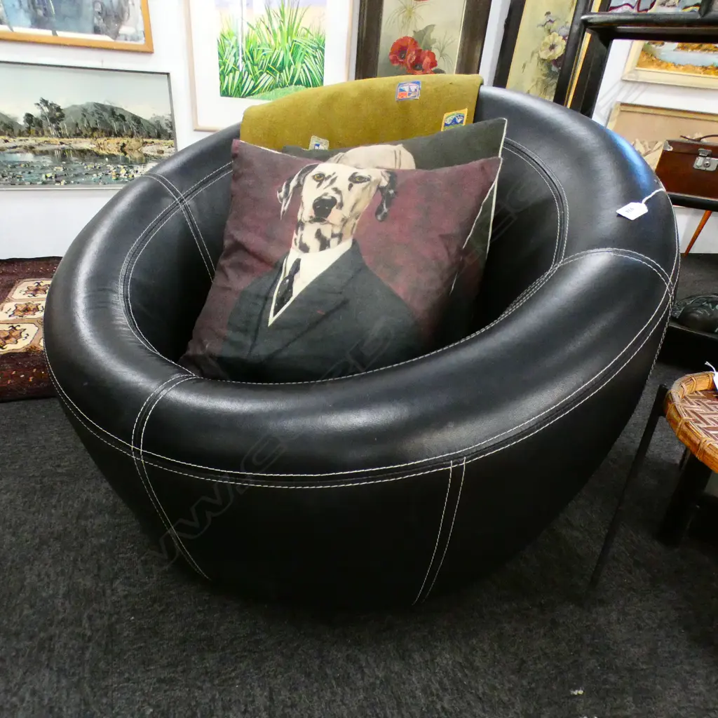 DESIGNER TUB CHAIR Image 1++