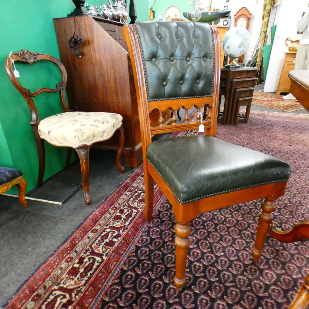 DEEP BUTTONED LEATHER OFFICE CHAIR, ON TURNED LEGS Image 1++