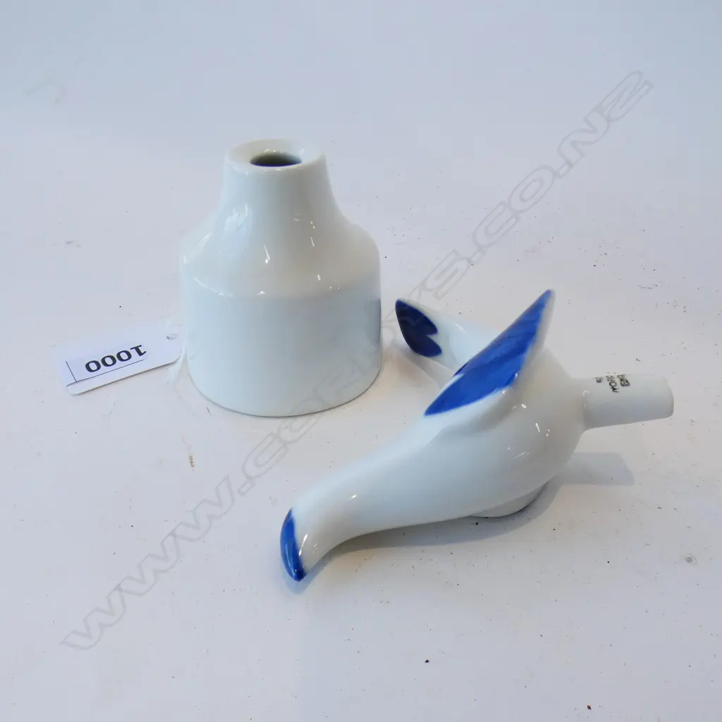 2 ITEMS, PIE FUNNEL & WORCESTER CERAMIC BIRD Image 1++