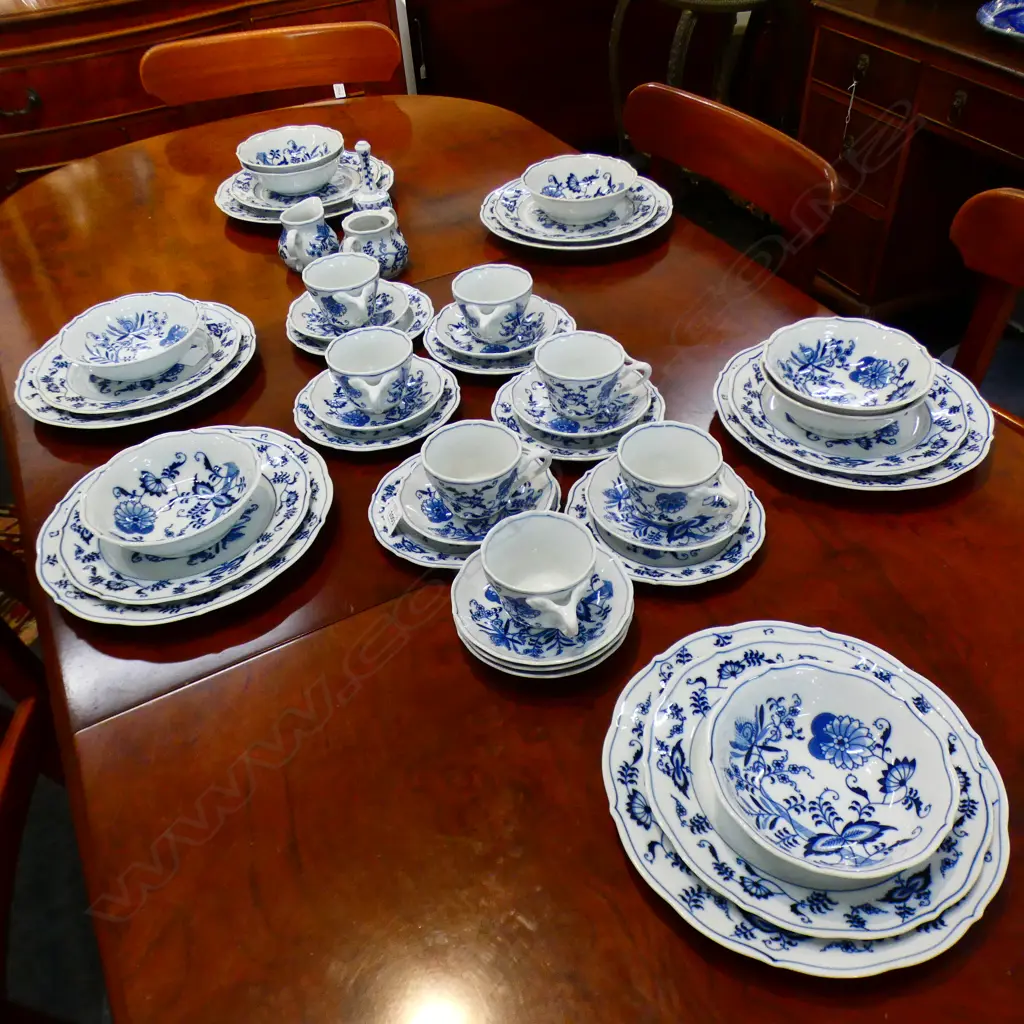 18 plates; 8 bowls; 9 sauces; 7 cups Image 1++