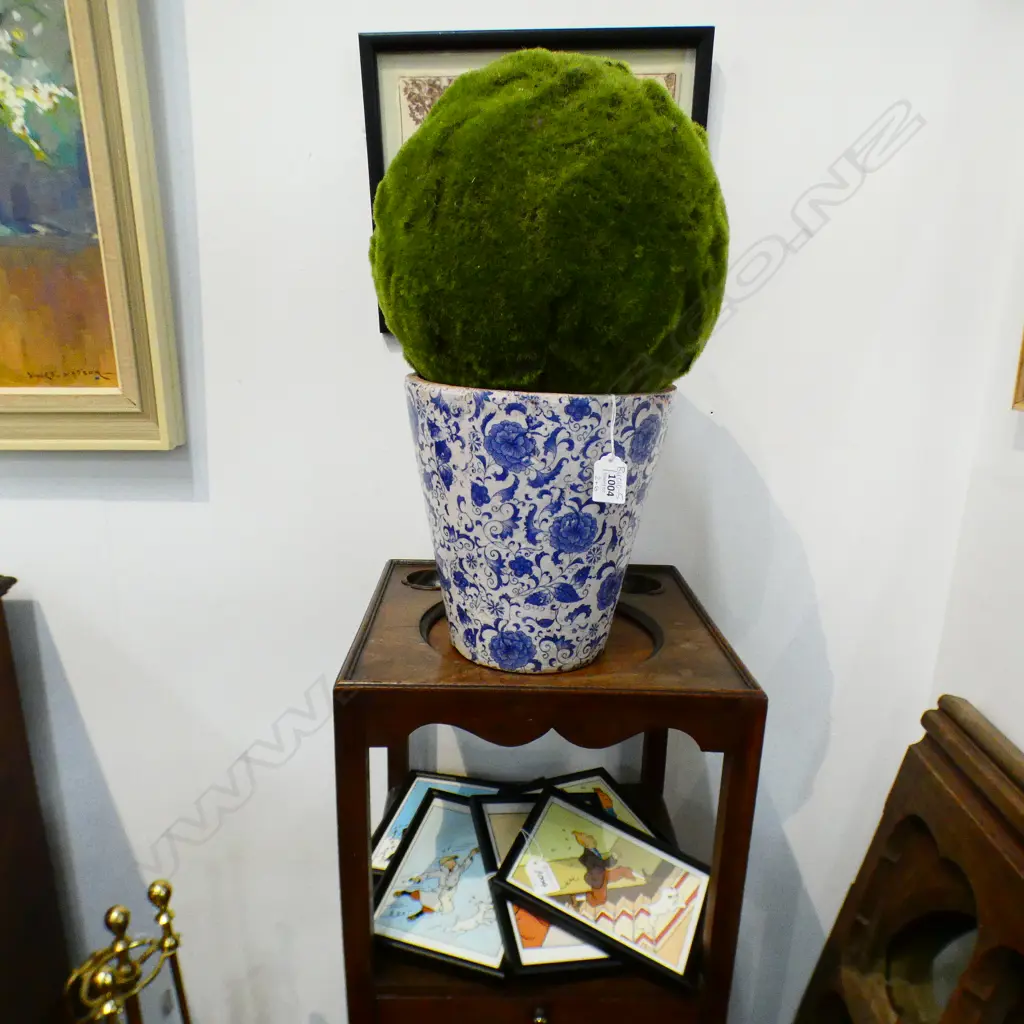 BLUE AND WHITE PLANTER WITH FAUX MOSS BALL + 6 TIN TIN PRINTS Image 1++