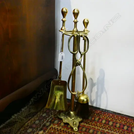 REPRODUCTION BRASS FIRESIDE SET