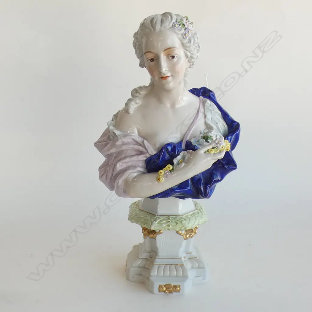 VINTAGE PORCELAIN FIGURE; MADAME DE POMPADOUR DE APRES BOUDIOR - IMPRESSED AT FRONT. BACK IMPRESSED 9277 H  350MM Image 1++