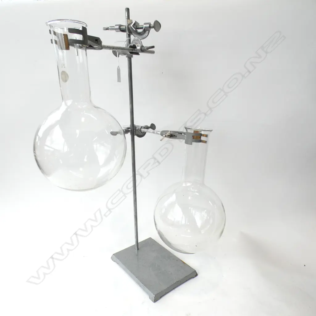 LABORATORY STAND & FLASK H.600mm Image 1++