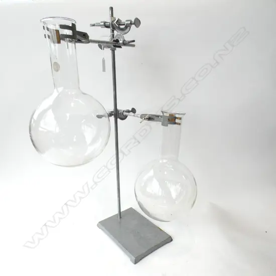 LABORATORY STAND & FLASK H.600mm