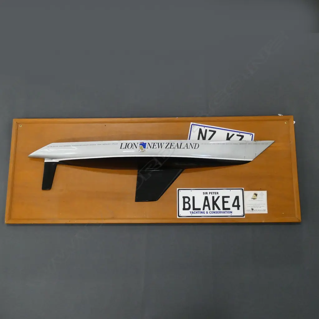 HALF HULL MODEL OF LION N.Z WHITBREAD R.T. WORLD RACE L 1120 MM Image 1++