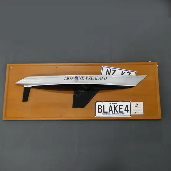 HALF HULL MODEL OF LION N.Z WHITBREAD R.T. WORLD RACE L 1120 MM