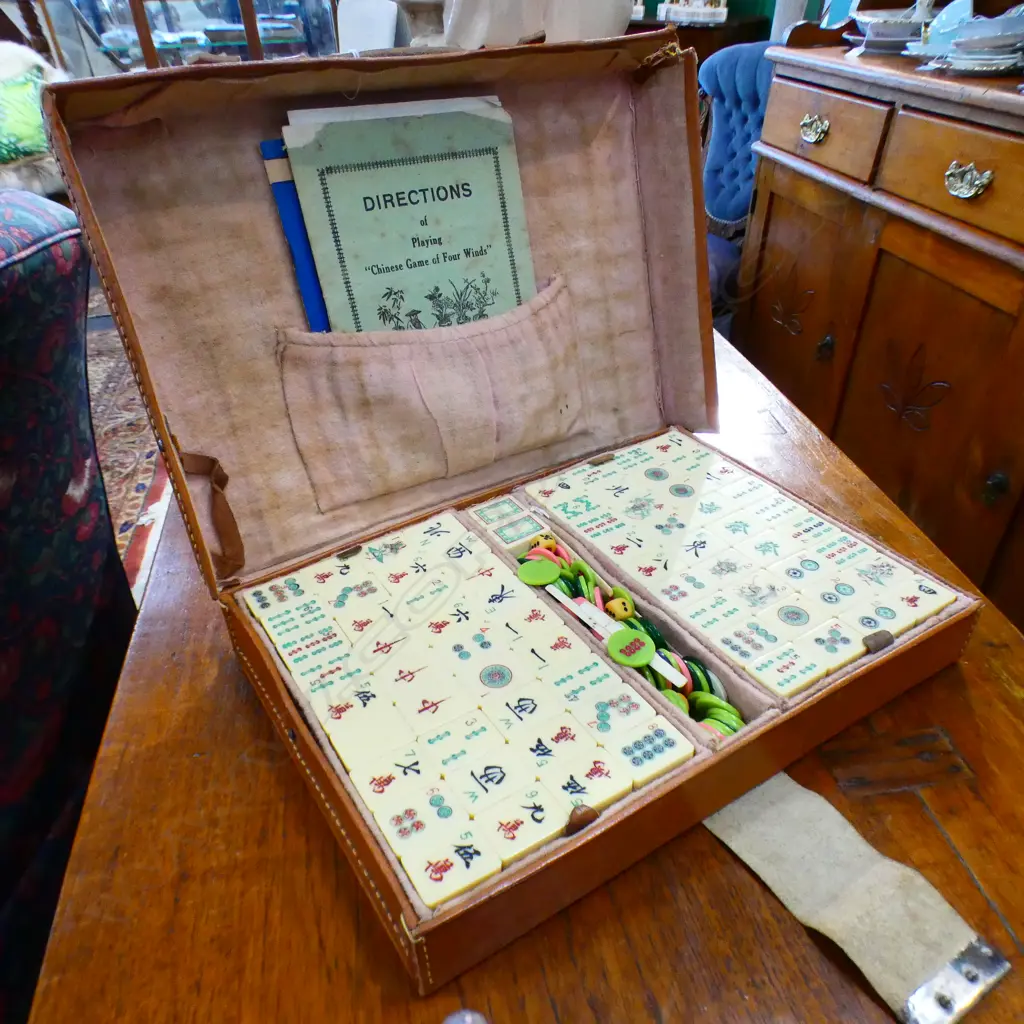 LEATHER CASED MAH JONG SET Image 1++