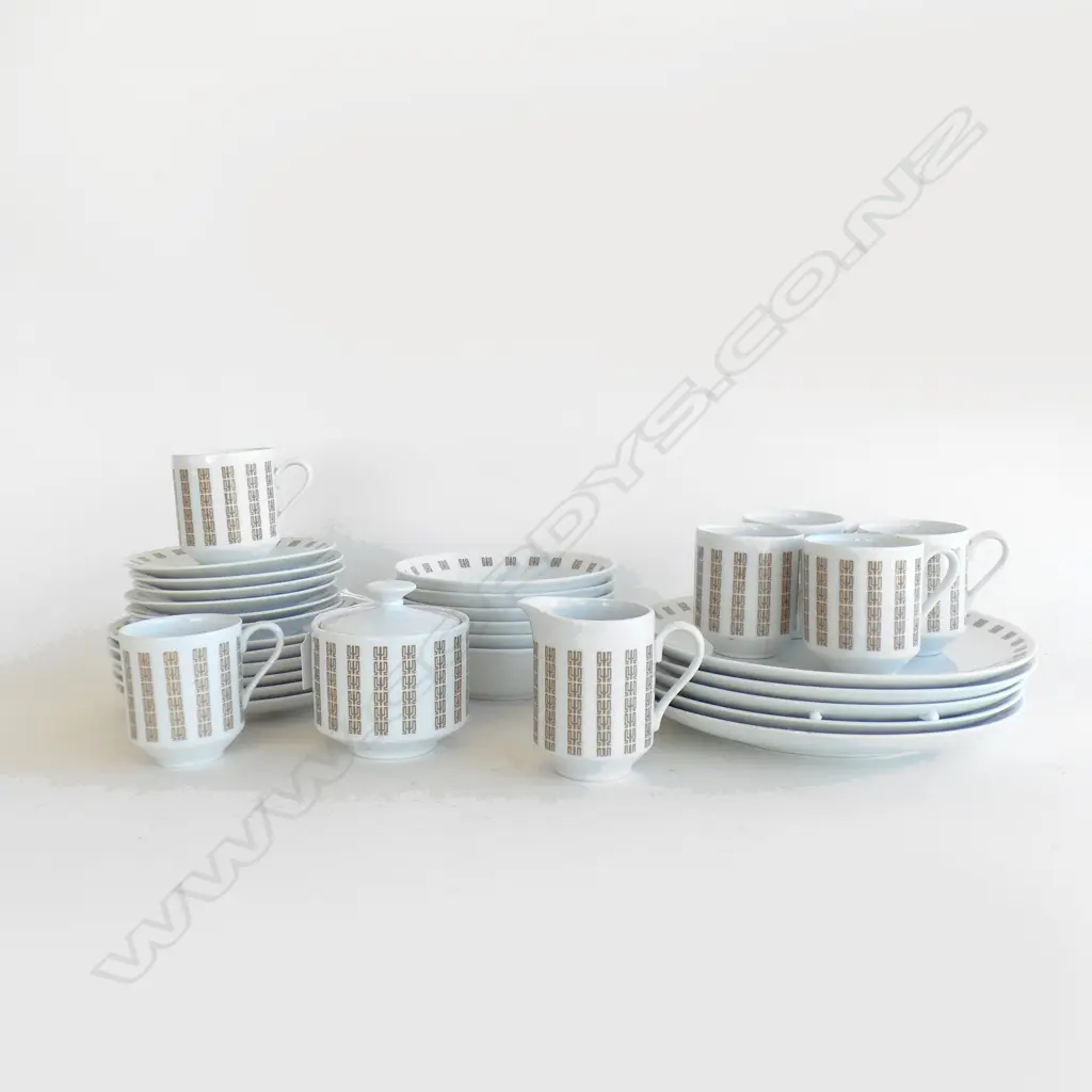 31 PCE MIKASA 'ACCENT' PART DINNER SERVICE Image 1++