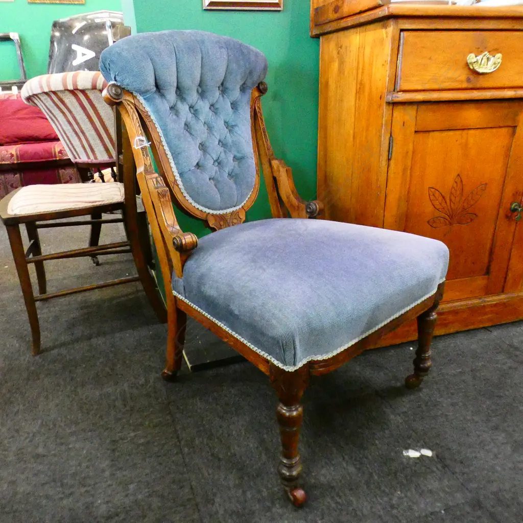 EDWARDIAN BUTTON BACKED CARVED NURSING CHAIR, ON CASTORS Image 1++