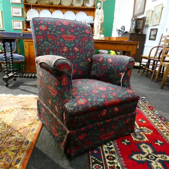 ARMCHAIR IN WILLIAM MORRIS FABRIC