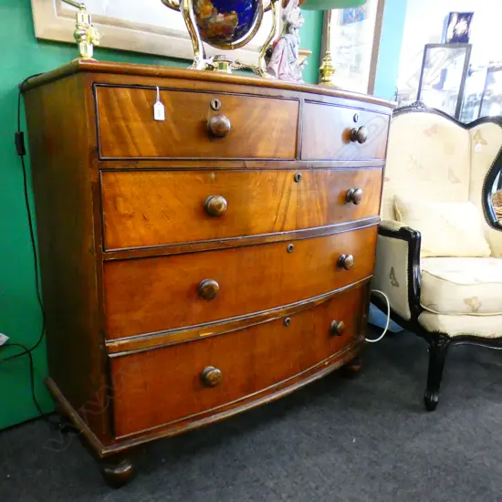 VICTORIAN MAHOGANY FIVE DRAWER BOWFRONT CHEST 1070 x 540 x 1040mm