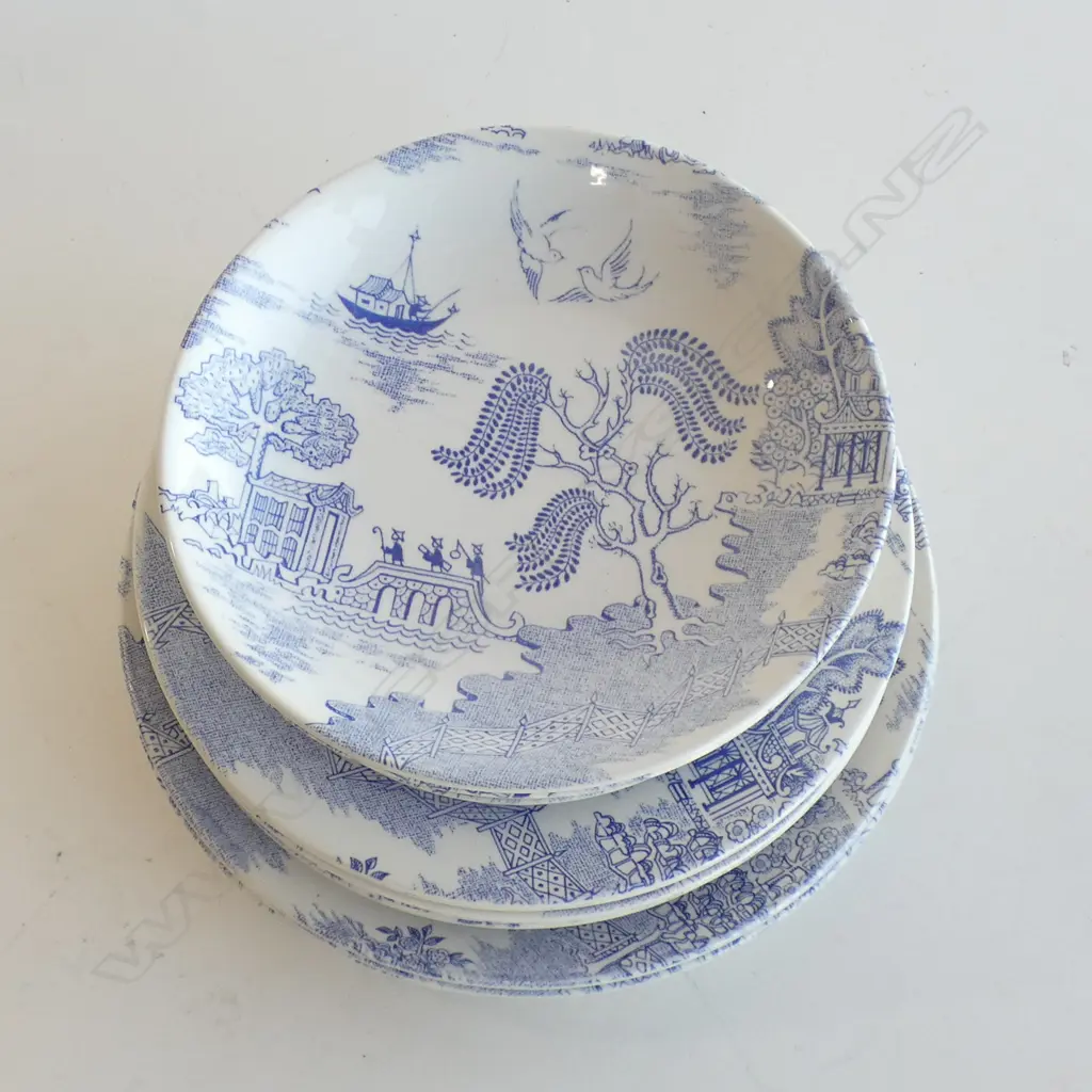 14 PCS KELSTON CERAMICS 'D697 WILLOW' PATTERN PLATES & BOWLS  Image 1++