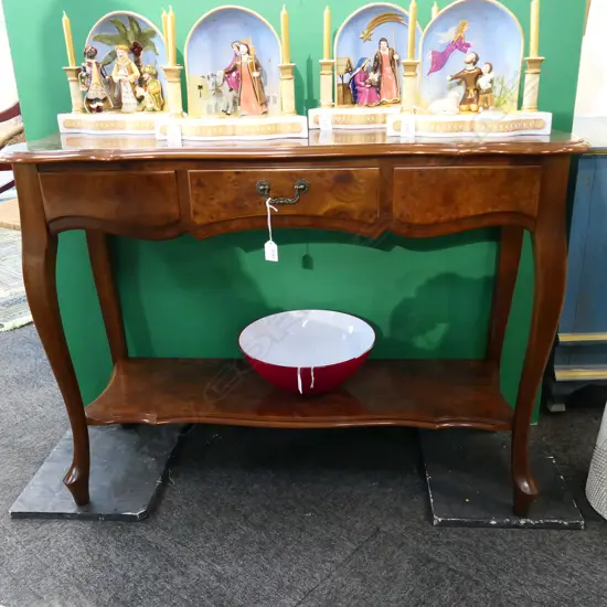 HALL TABLE BY R.A. & C.R. DAVIES LTD CHCH W.1020mm