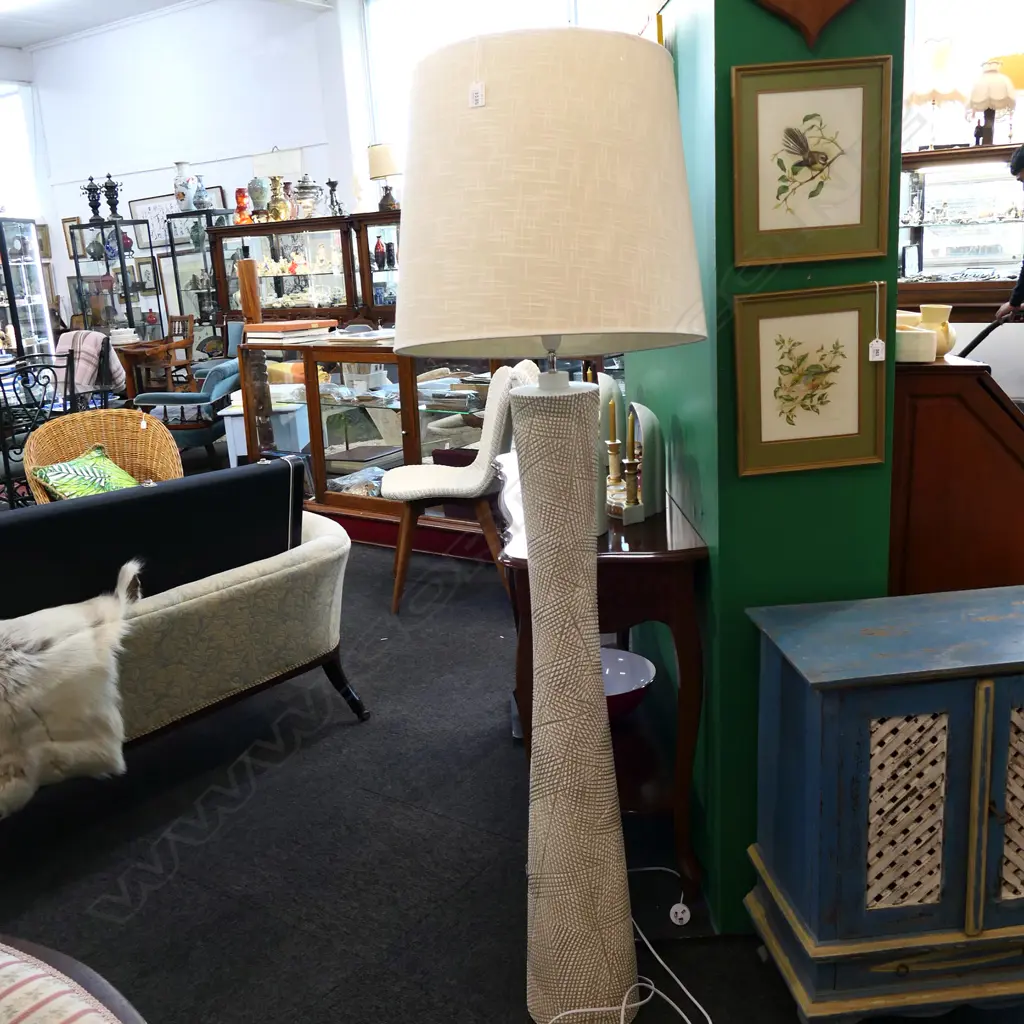 LARGE WHITE RESIN STANDARD LAMP H.1600mm Image 1++