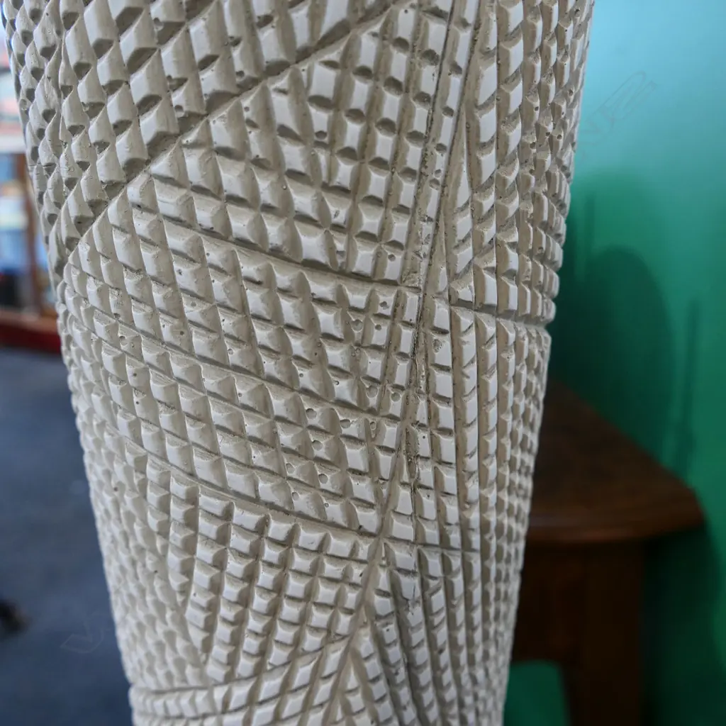 LARGE WHITE RESIN STANDARD LAMP H.1600mm Image 1++