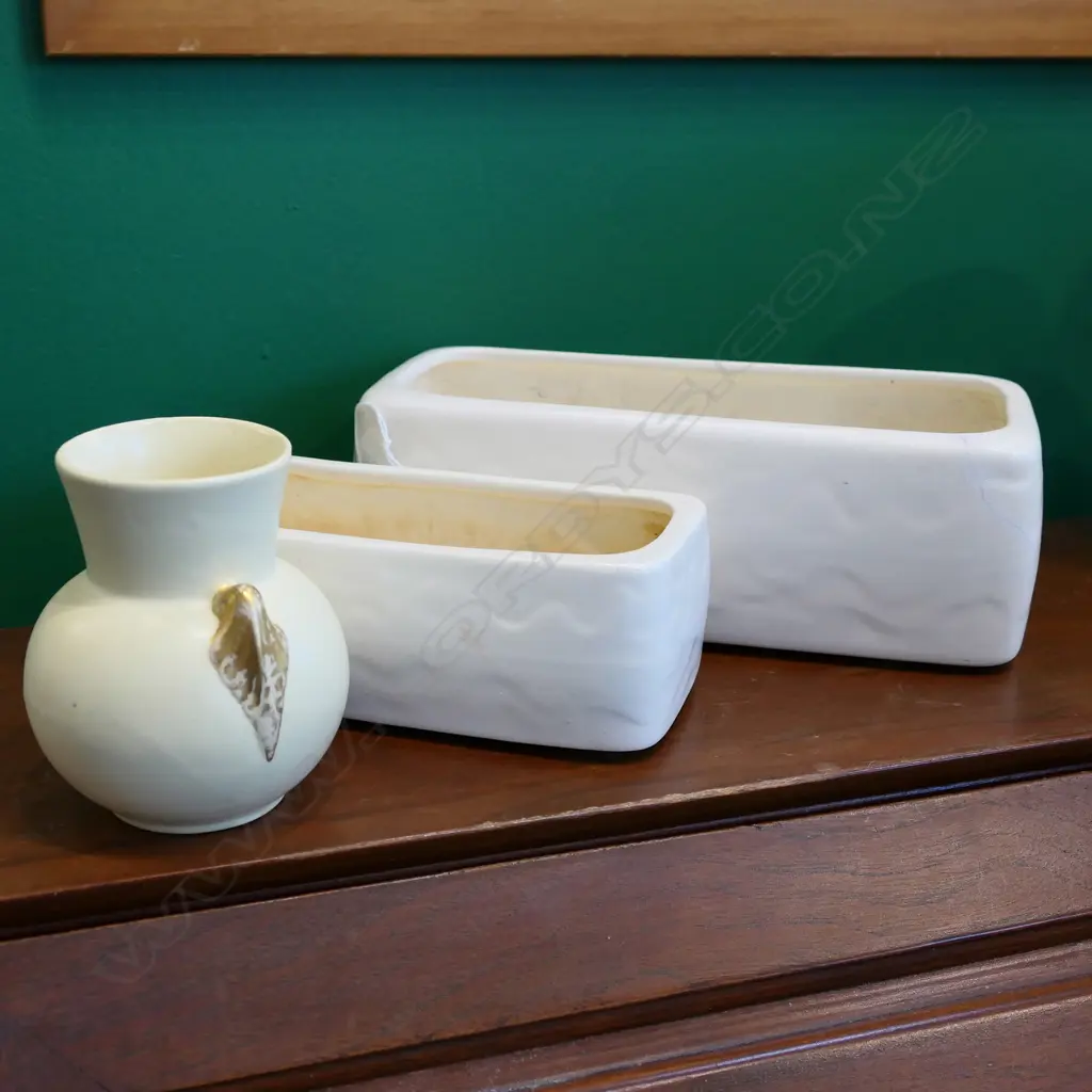 3 PCES CROWN LYNN; 2 TROUGH VASES (LARGEST AF) 230x100x75mm + SMALL VASE Image 1++