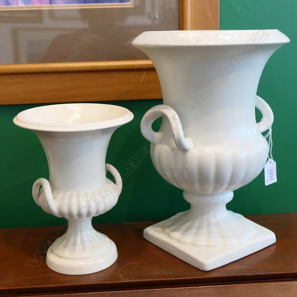 2 LARGE ENGLISH WHITE CERAMIC URNS AF H.290mm Image 1++