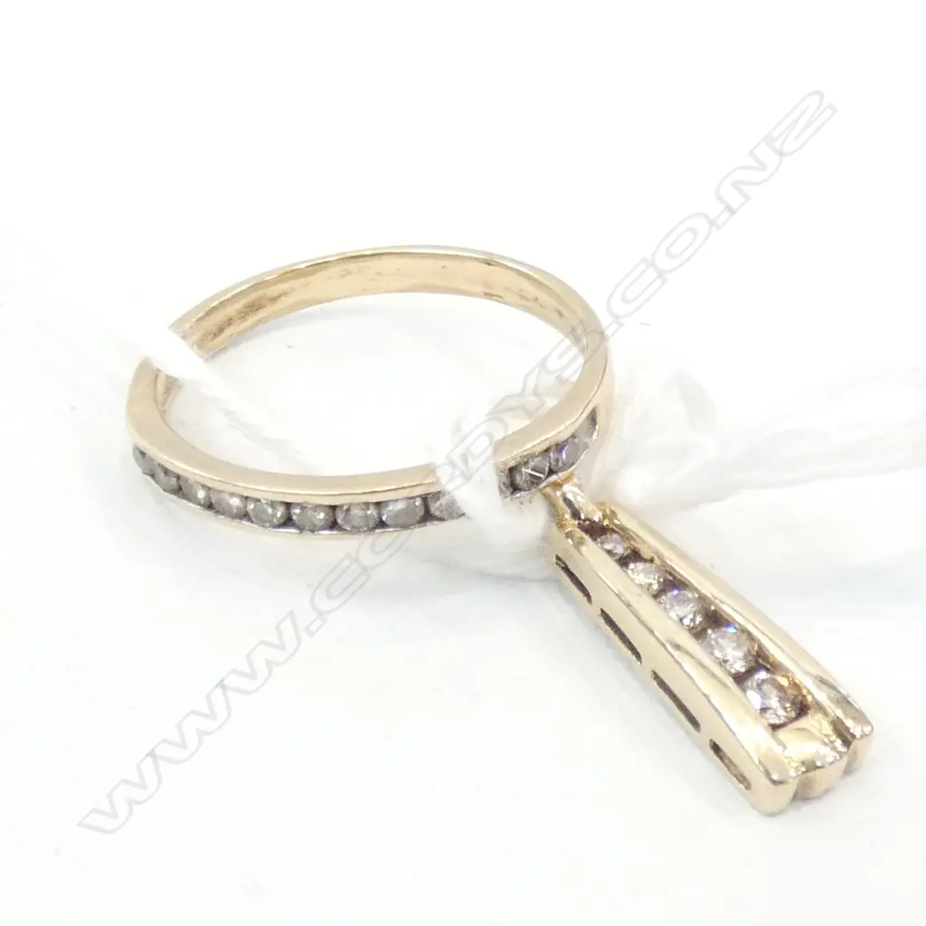 9CT GOLD DIAMOND PENDANT & RING Image 1++