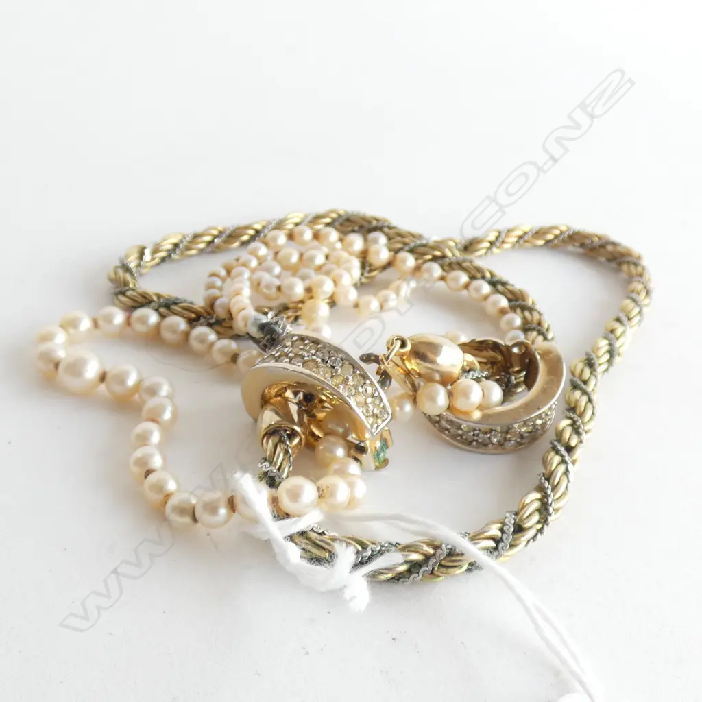 OROTON NECKLACE / CULTURED PEARL NECKACE & GOLD PLATE CLIP EARRINGS Image 1++