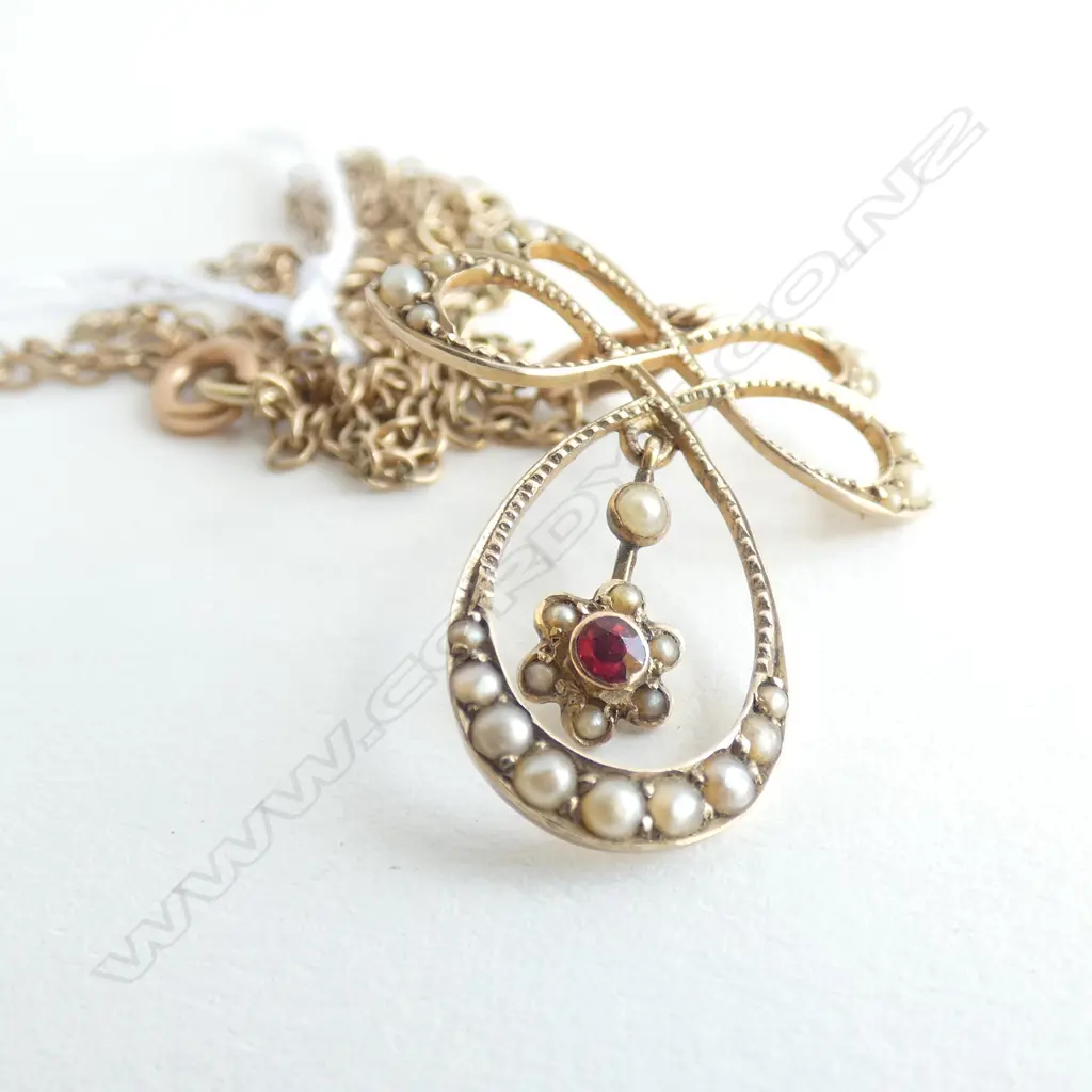 (19659) EDWARDIAN 9CT SEEDPEARL PENDANT ON CHAIN Image 1++