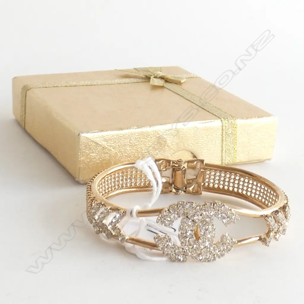 COCO CHANEL GOLD PLATED BANGLE (IMIT) Image 1++