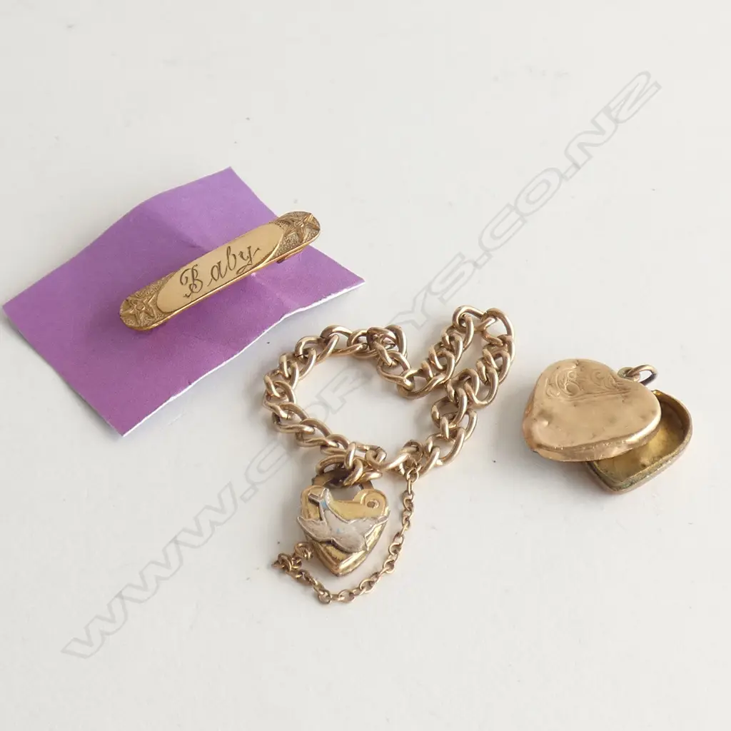 9CT LINED GOLD BABY BROOCH / LINED LOCKET & CURB LINK BRACELET Image 1++