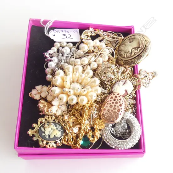 BOX ASST COSTUME JEWELLERY