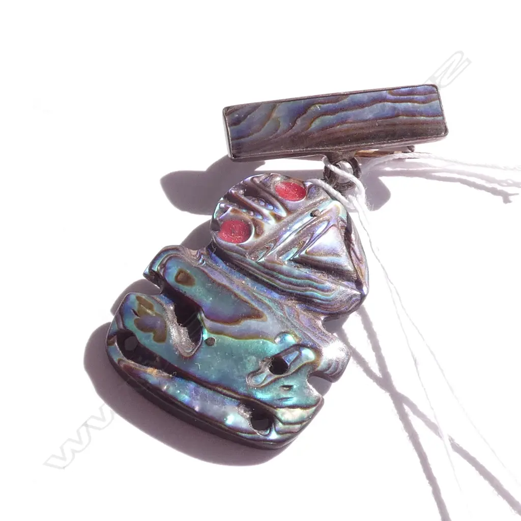 (19659)VINTAGE SILVER BACKED PAUA TIKI BROOCH Image 1++