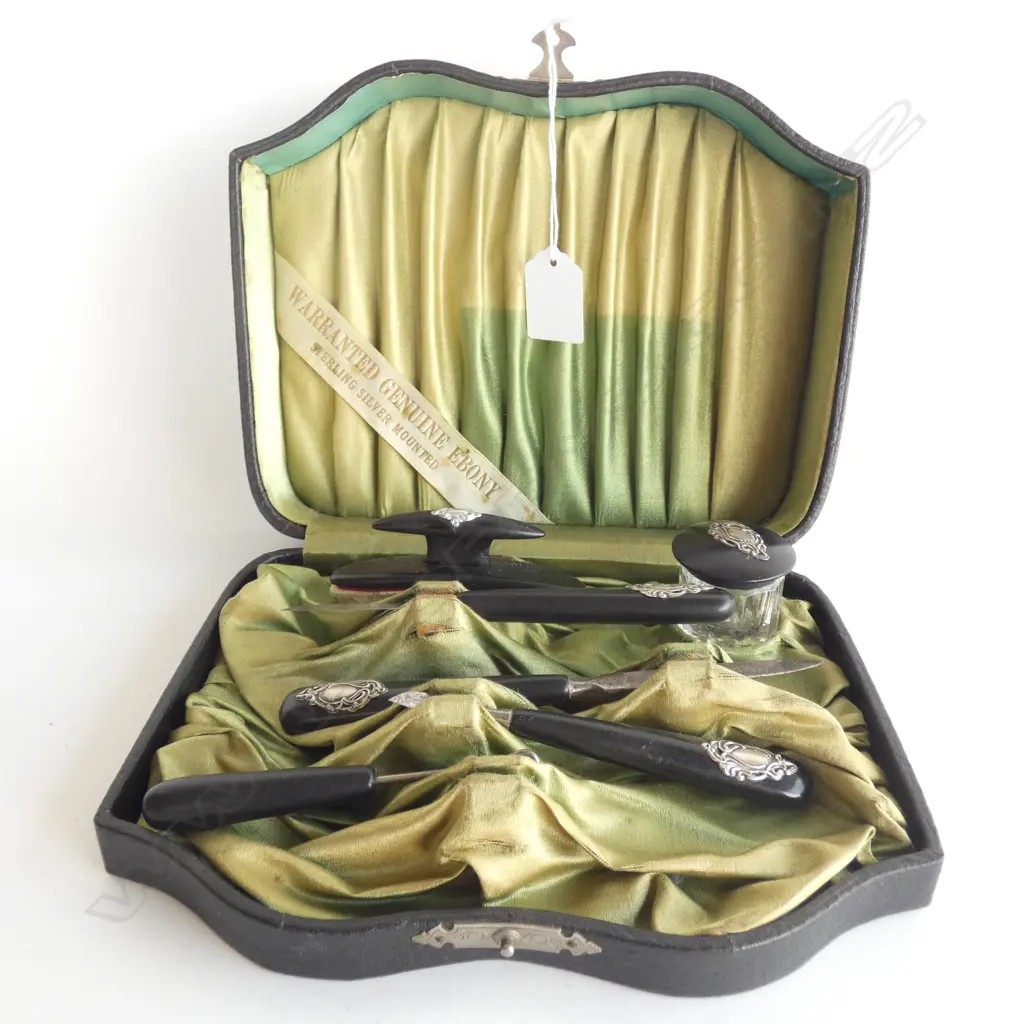 ANTIQUE STG SILVER VANITY SET IN BOX Image 1++