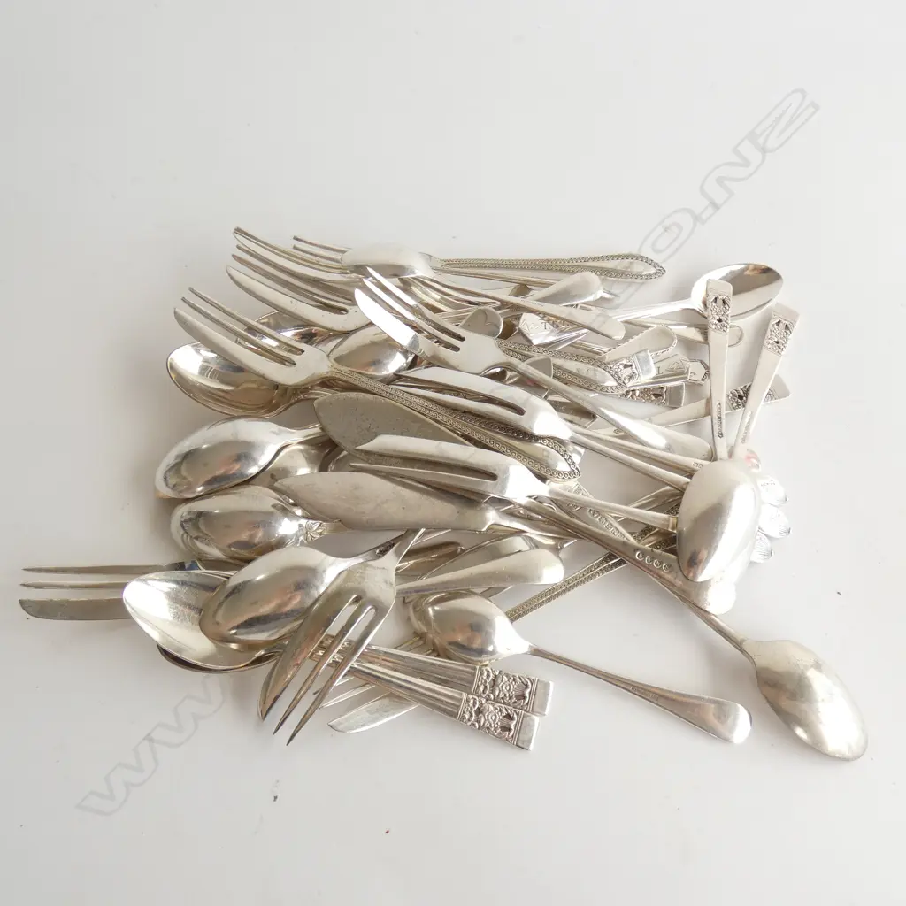 BAG SILVER PLATE SPOONS & CAKE FORKS  Image 1++
