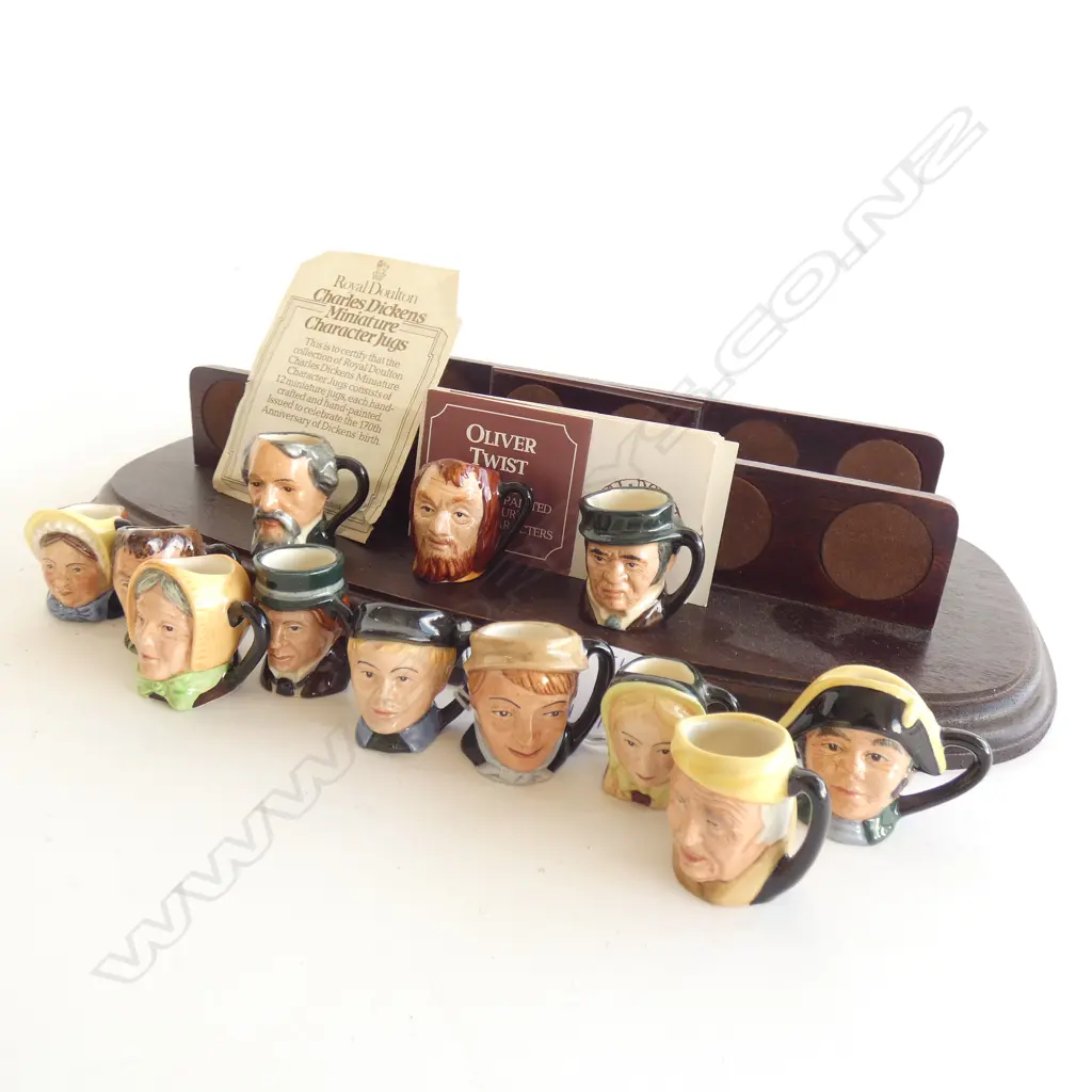12 ROYAL DOULTON MINIATURE CHARACTER JUGS + DISPLAY SHELF & BOOKLET Image 1++