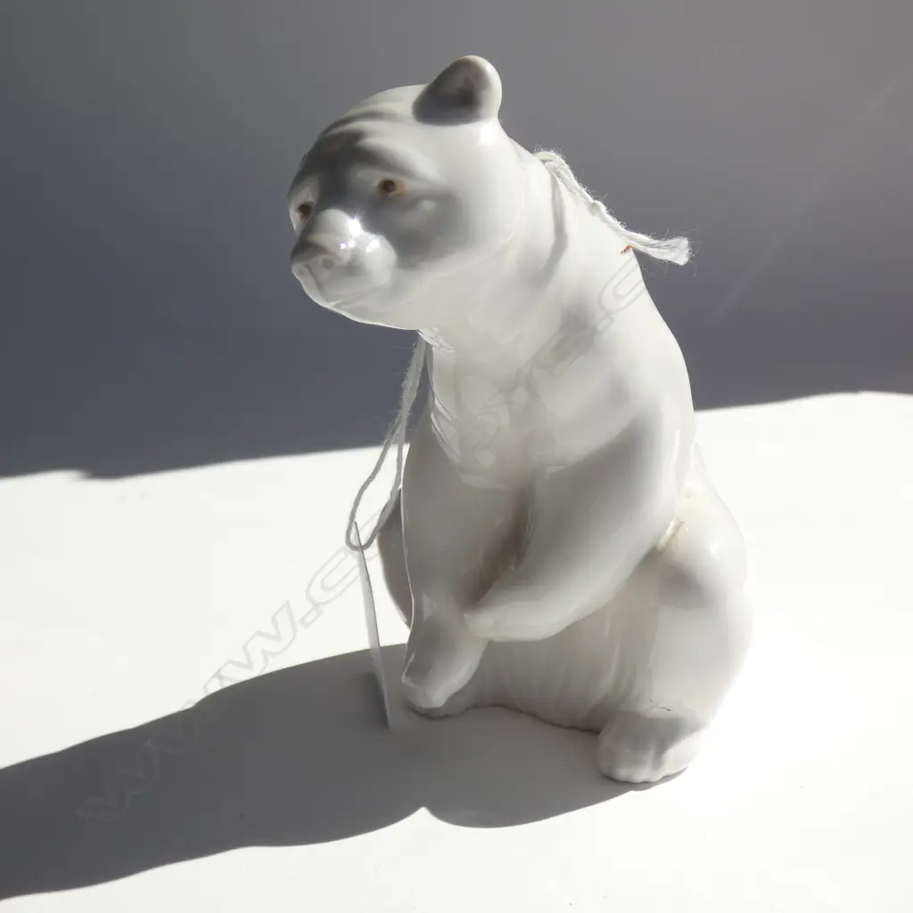 LLADRO SITTING POLAR BEAR H.110mm Image 1++