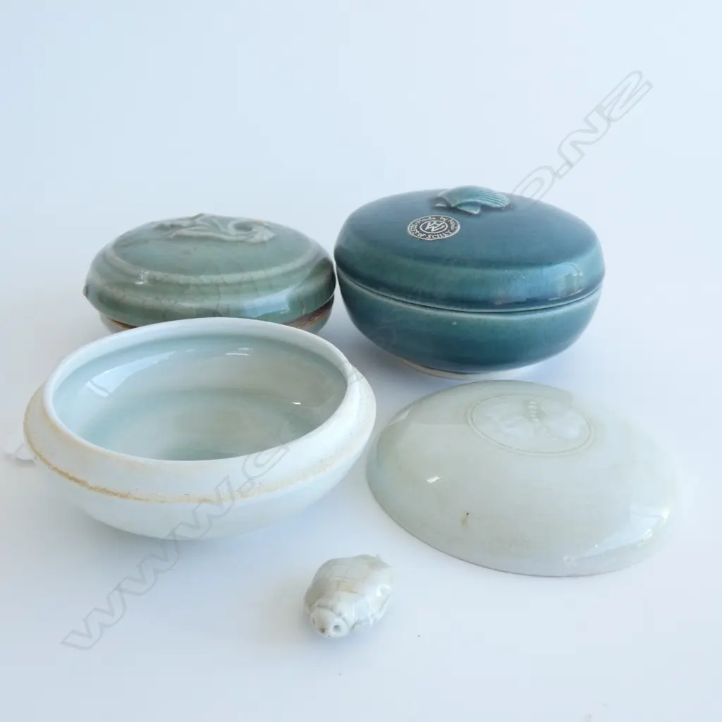 3 LIDDED CELADON BOWLS 90mm dia Image 1++