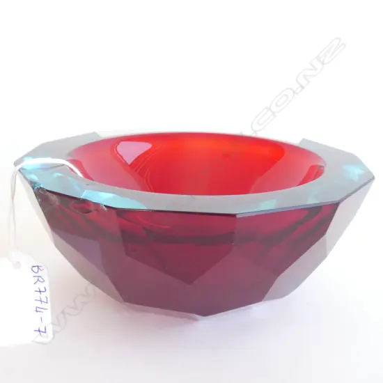 MURANO RED FACET CUT GLASS BOWL DIA  148MM SOME DAMAGE ONE SECTION OF TOP RIM