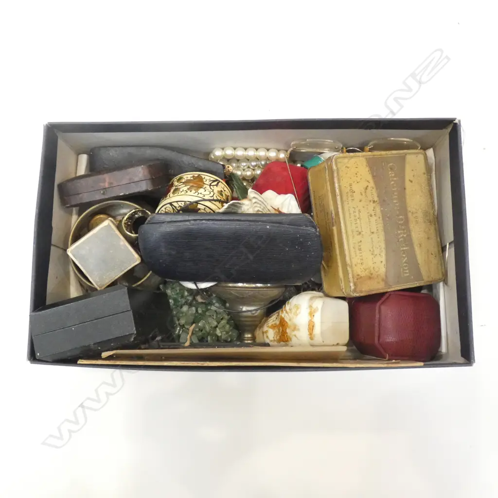 BOX ASST. COSTUME JEWELLERY, CASES ETC Image 1++