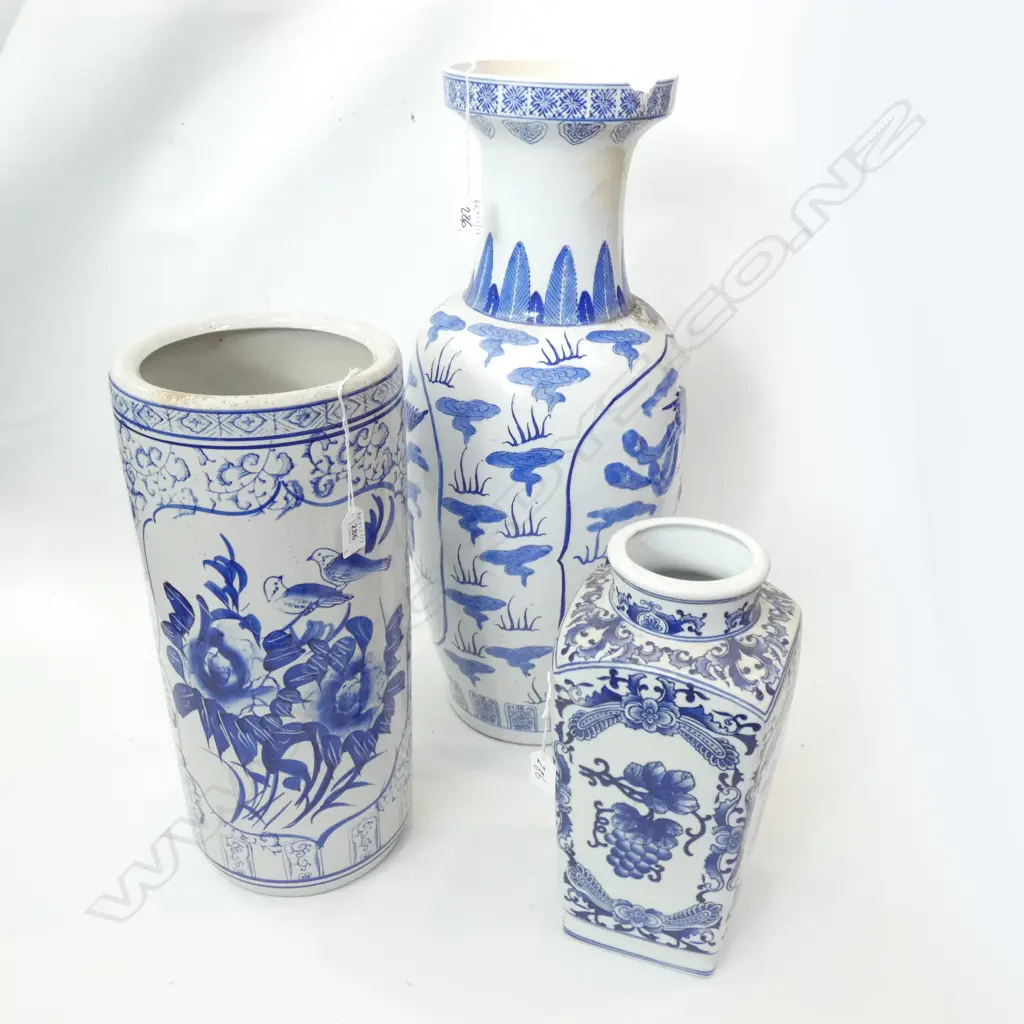 LARGE B/W CHINESE VASE AF H.635mm  + UMBRELLA STAND H.460mm + VASE H.345mm Image 1++