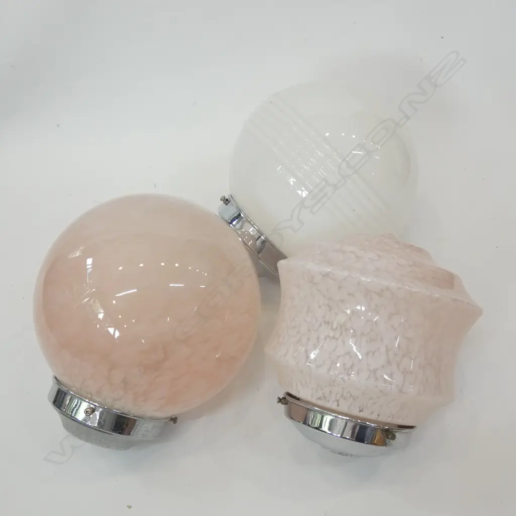 3 ART DECO GLASS LIGHT SHADES Image 1++