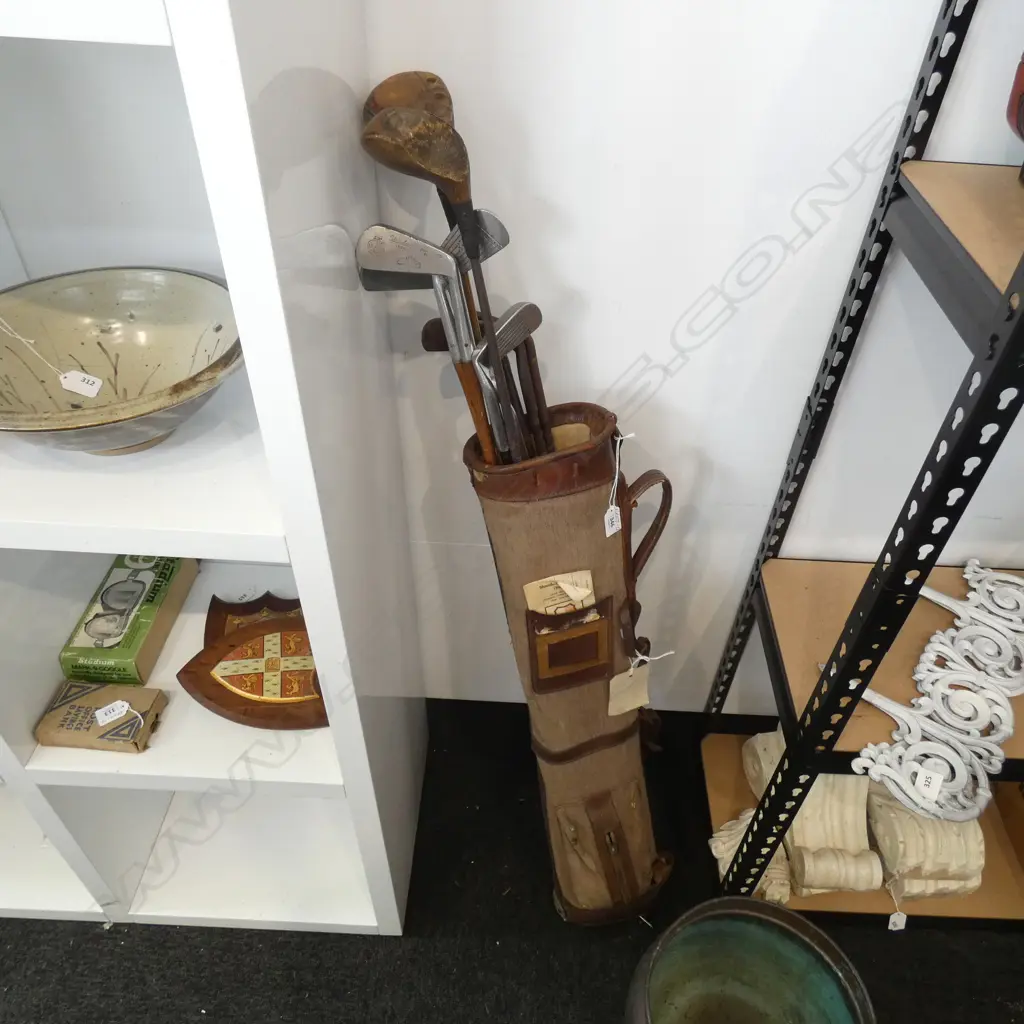 EARLY 20THC GOLF SET CLUBS & BAG WITH LEATHER TRIM Image 1++