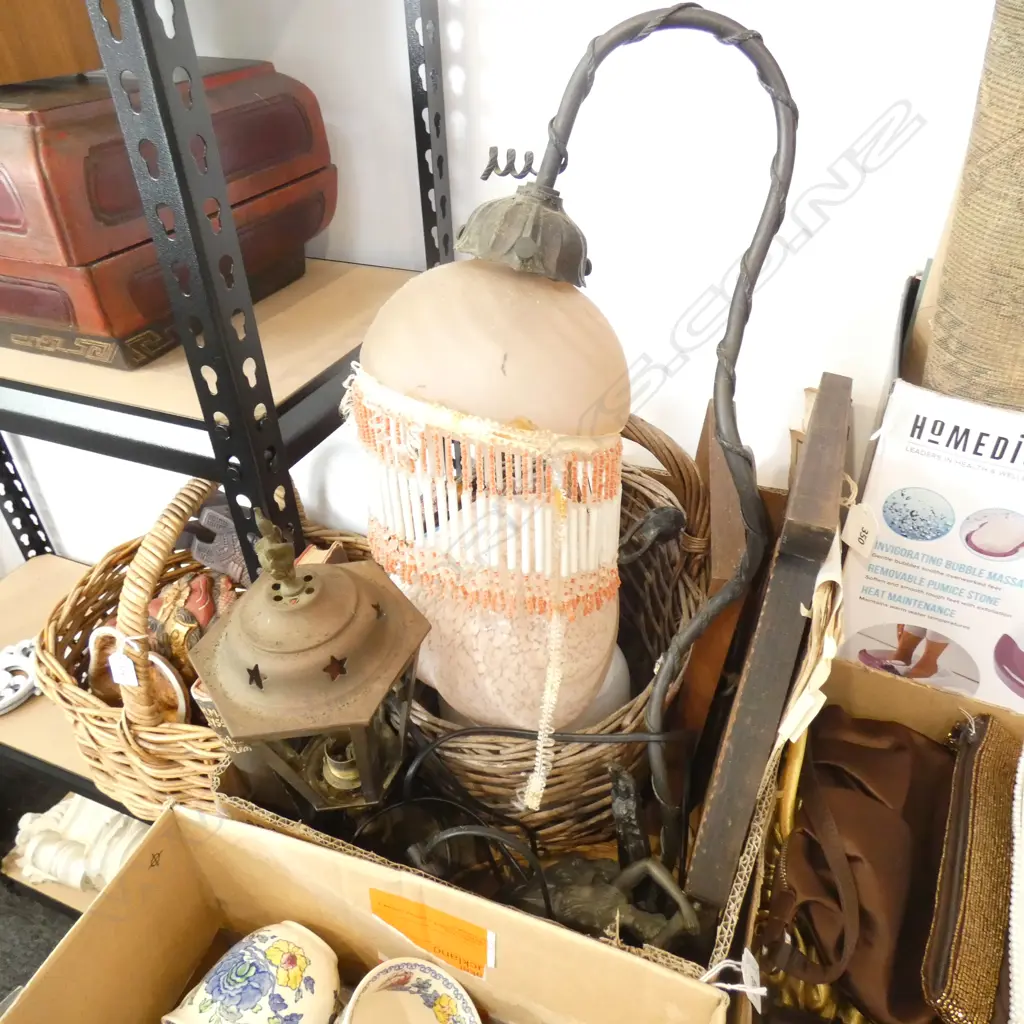 BOX LOT LAMPS AF + DECO LIGHTS ETC Image 1++