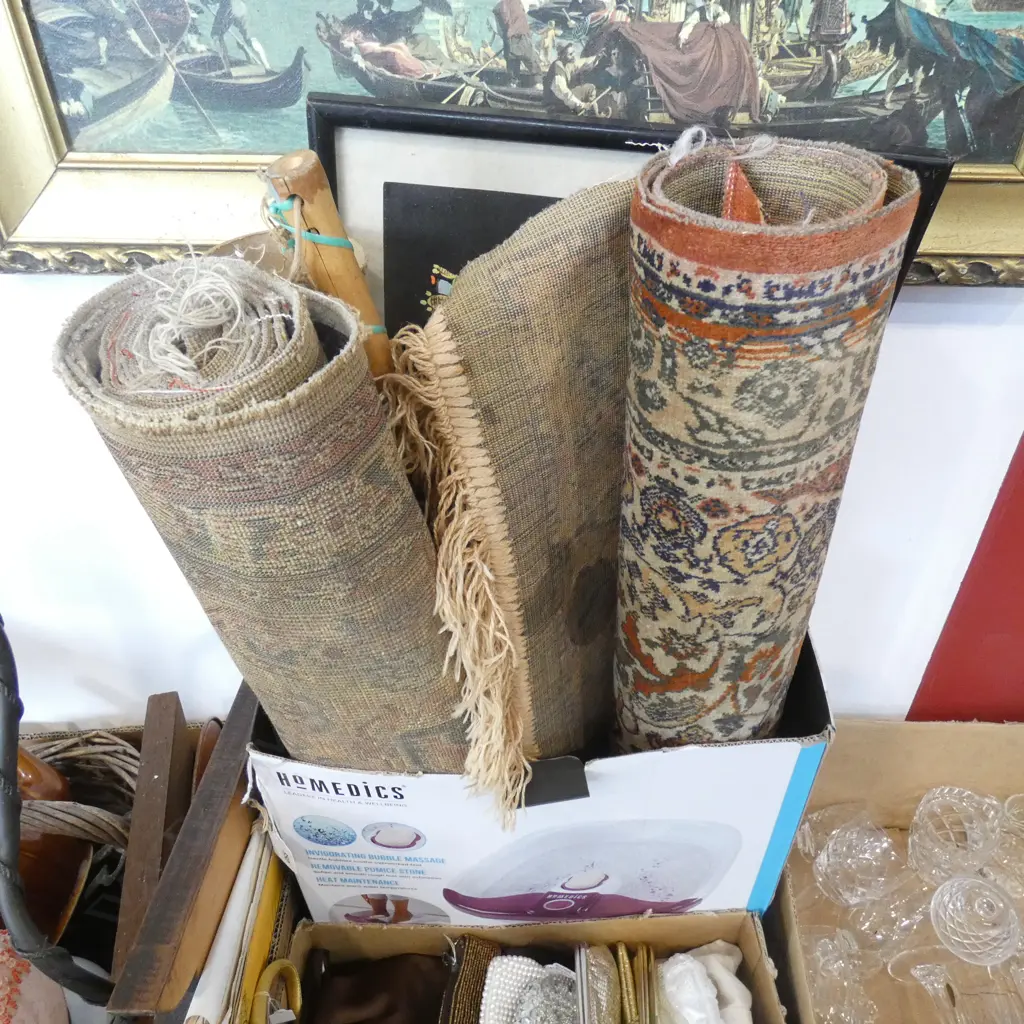 BOX LOT RUGS, POSTER ETC Image 1++