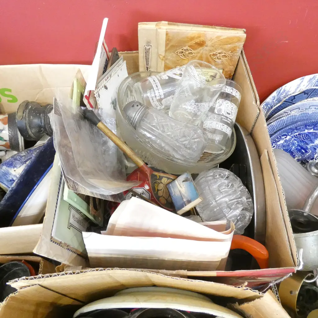 BOX LOT CHAMPAGNE BUCKET, MAORI GLASSES ETC Image 1++